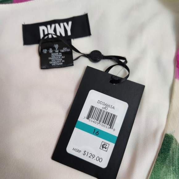 🆕️⬇️DKNY V-Neck Floral Flared Sleeve Smocked Waist Dress - Picture 11 of 13